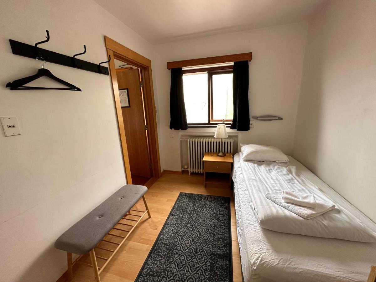 Habitación Individual con ducha y aseo compartidos